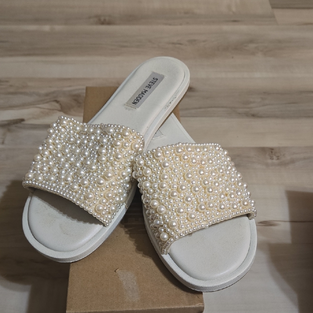 Steve Madden Cream Pearl Embellished Sandals